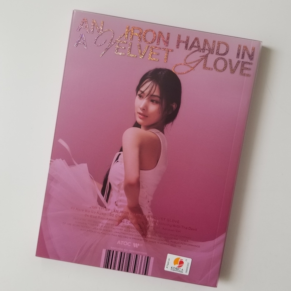 Jini's 1st Mini Album, "An Iron Hand in A Velvet Glove" (Velvet vers) - Picture 2 of 11